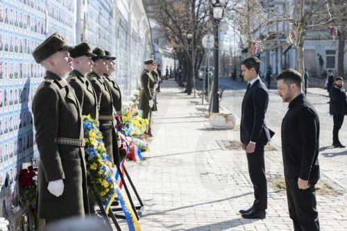 Την κοινή παραγωγή όπλων συζήτησε ο Ζελένσκι με Ολλανδό Πρωθυπουργό