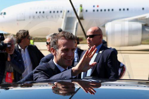 Ο Μακρόν κατά τη διάρκεια της πτήσης του προς Κύπρο συνομίλησε με Νετανιάχου, θα επισκεφθεί το γαλλικό αεροπλανοφόρο Σαρλ Ντε Γκολ
