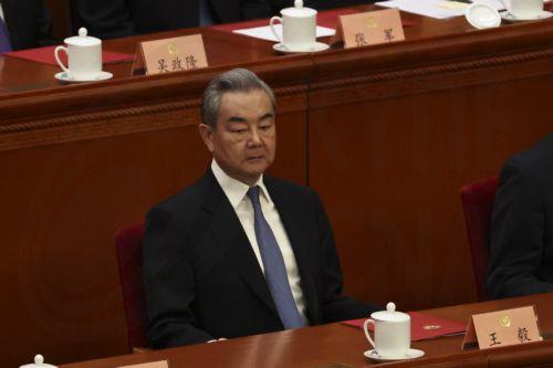 Πεκίνο και Παρίσι πρέπει να συνεργαστούν για λύση στον πόλεμο στη Μ.Ανατολή λέει ο Κινέζος ΥΠΕΞ