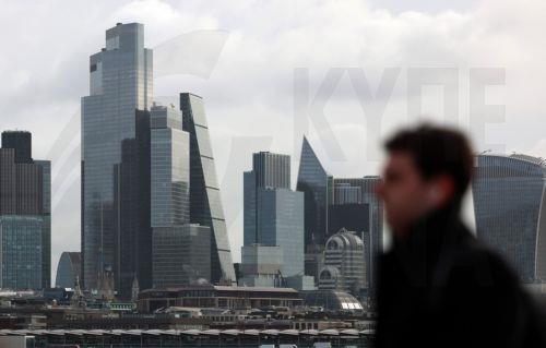 Συρρίκνωση οικονομίας Ηνωμένου Βασιλείου τον Απρίλη, εν μέσω πολέμου Μ. Ανατολής