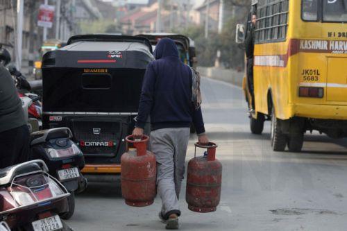 Η ιρανική Kυβέρνηση ανακοίνωσε αύξηση 60% στον κατώτατο μισθό