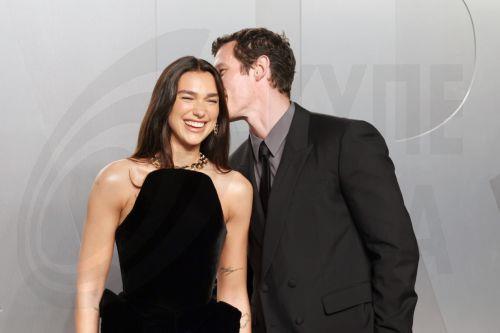 Στο πλατό της A24 για το «Peaked» η Dua Lipa