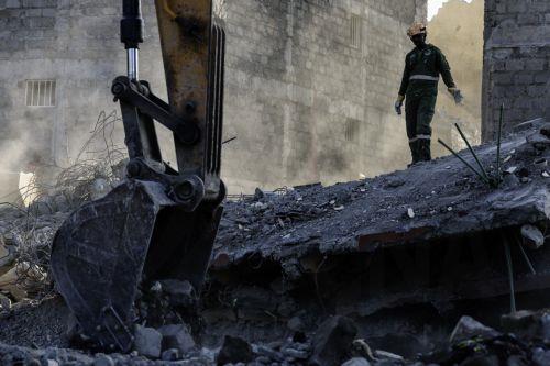 Κατέρρευσαν δύο κτίρια στο Φατίχ της Κωνσταντινούπολης