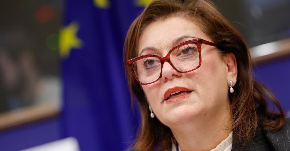 Η Παιδεία να καλλιεργεί ελευθερία, δημοκρατία, ειρήνη λέει στο μήνυμά της η ΥΠΑΝ