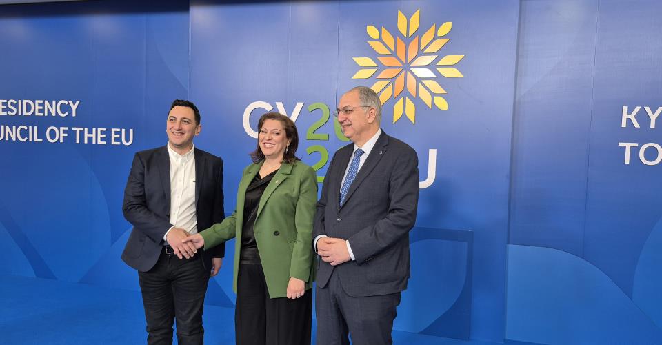 Καθοριστικός ο ρόλος των νέων στις πολιτικές της ΕΕ, δήλωσαν Επίτροποι σε...