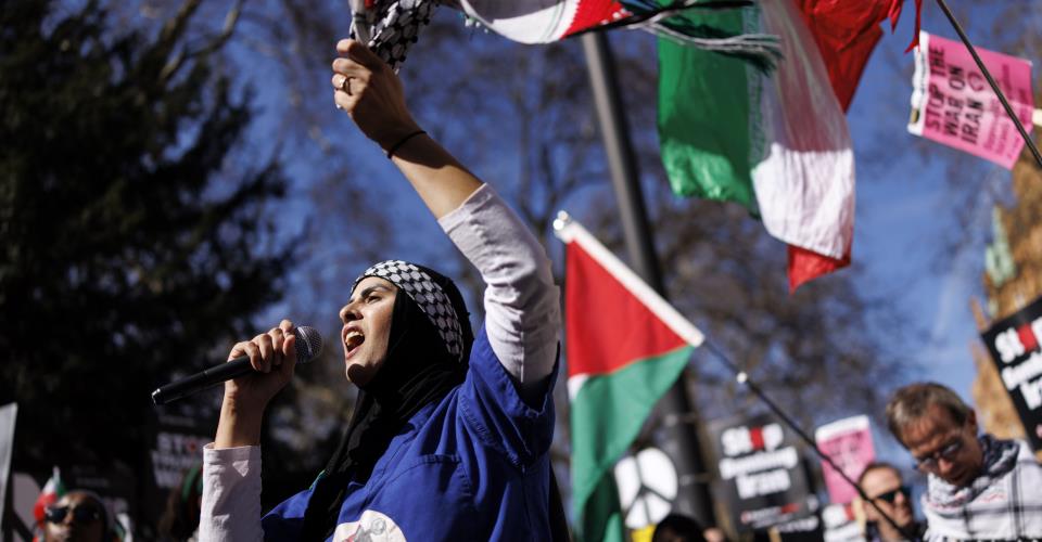 Το Ιράν απειλεί να βυθίσει τον Κόλπο στο σκοτάδι