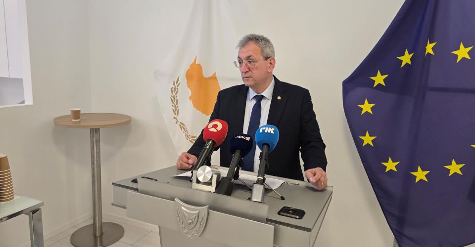 Υπουργεία Εργασίας και Οικονομικών συζητούν επενδυτική πολιτική και χρέος...