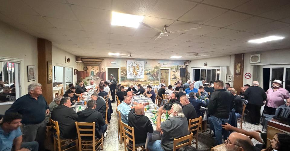 Οι κτηνοτρόφοι θα παρεμποδίσουν οποιαδήποτε θανάτωση ζώων και δειγματοληψία
