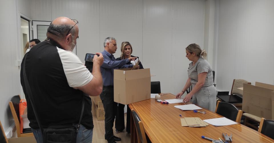 Παραδόθηκαν την Πέμπτη στους προεδρεύοντες οι δεκατρείς κάλπες εξωτερικού