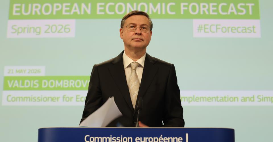 Ντομπρόβσκις: Δυσμενές σενάριο με ανάπτυξη κάτω του 0,7%