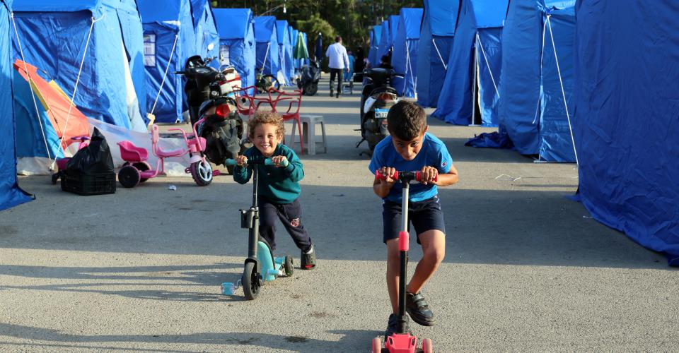 Η ευημερία παιδιών να μην είναι προνόμιο για λίγους, λέει στο ΚΥΠΕ η Γαλλίδα...