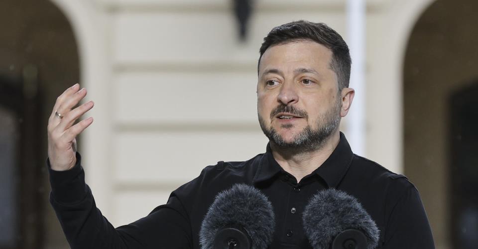 Ο Ζελένσκι καλεί σε συνάντηση τον Πούτιν, ζητώντας "κατάπαυση του πυρός"