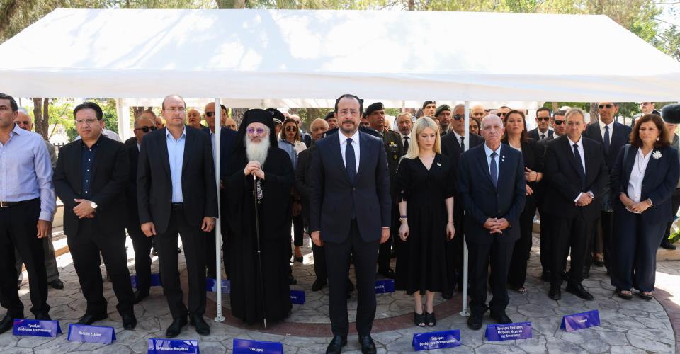 Πολιτειακή, εκκλησιαστική και πολιτική ηγεσία τίμησαν τους πεσόντες του...