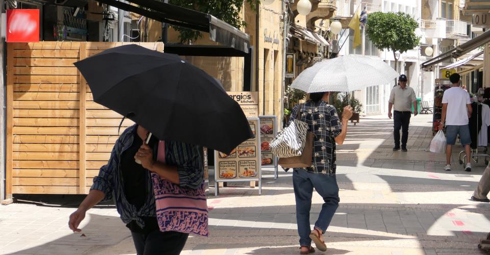 Κίτρινη προειδοποίηση για 40 βαθμούς στο εσωτερικό τη Δευτέρα