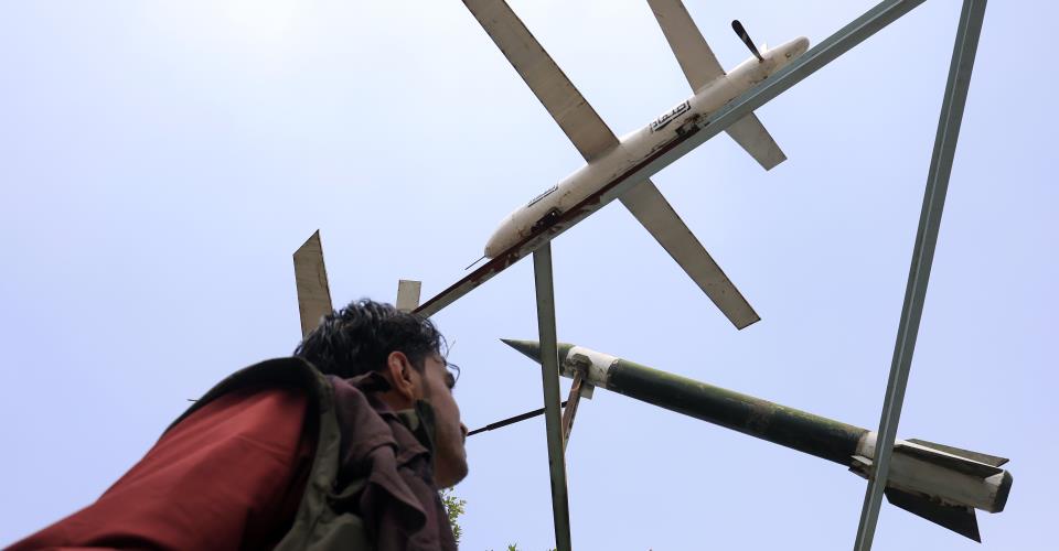 Ο Τραμπ απειλεί τους Χούθι και το Ιράν με «σφοδρή στρατιωτική τιμωρία»