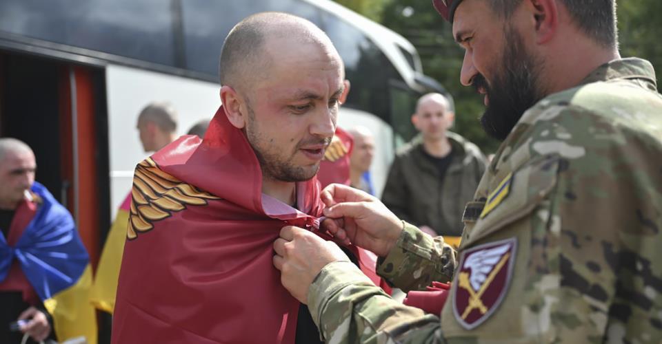 Ρωσία και Ουκρανία συζητούν «αρκετά μεγάλη» ανταλλαγή αιχμαλώτων πολέμου