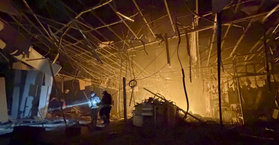 Οκτώ νεκροί σε ρωσικά πλήγματα σε βιομηχανίες της Ουκρανίας και στο μέτωπο