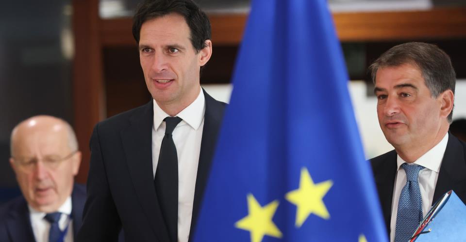 Στρατηγική για τα νησιά και «δικαίωμα παραμονής» σε συζήτηση με Ρ. Φίτο στο...