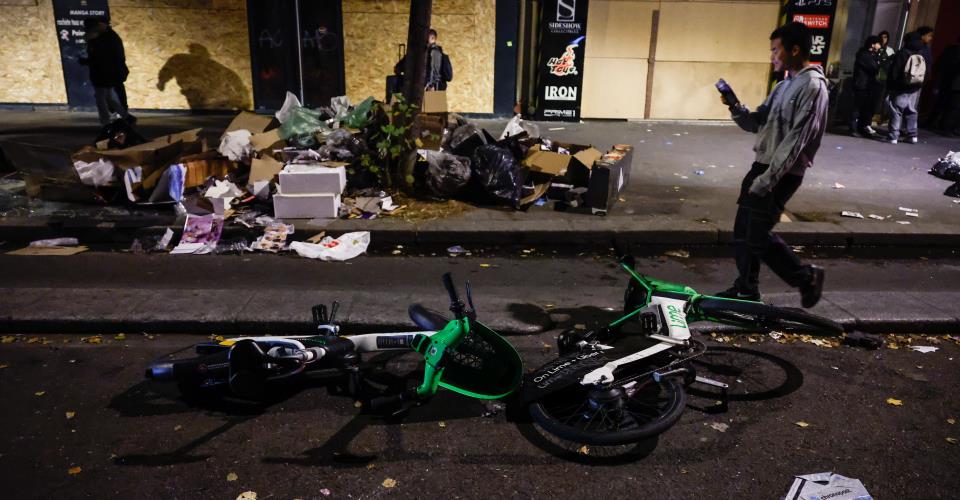 Καταστηματάρχες στο Παρίσι αναφέρουν ότι οπλίζονται επειδή φοβούνται ενόψει...