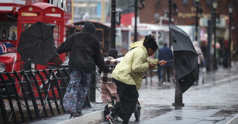 Χιλιάδες νοικοκυριά χωρίς ηλεκτρικό ρεύμα στη Βρετανία λόγω της καταιγίδας Boelo