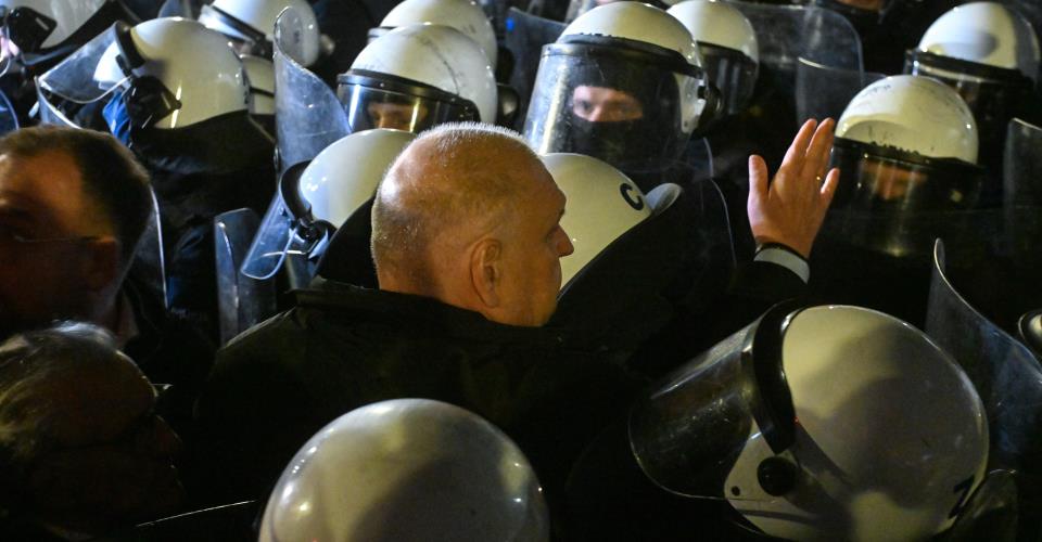 Ο Πολωνός Πρόεδρος έσπευσε στο υπό τον κλοιό αστυνομικών Συνταγματικό Δικαστήριο