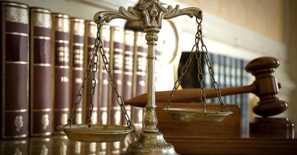 Ο νόμος απαγορεύει την παράλληλη έρευνα και όχι μια έρευνα μετά από άλλη, λέει...