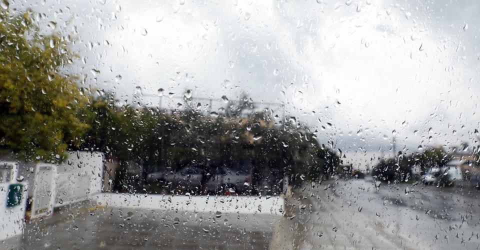 Κίτρινη προειδοποίηση για μεμονωμένες ισχυρές καταιγίδες, σκόνη και σήμερα