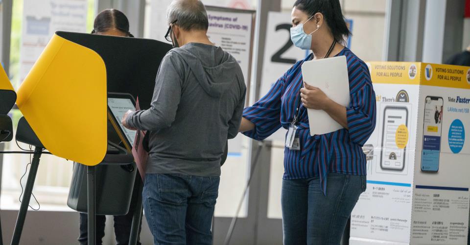 Η μάχη για το Κογκρέσο, το «αγκάθι» της ακρίβειας και τα διλήμματα του Τραμπ