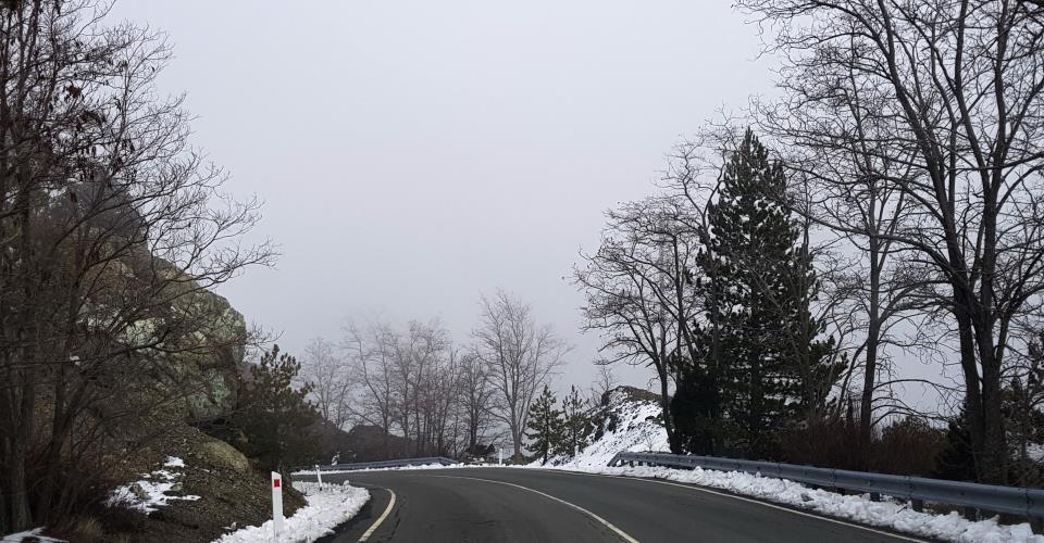 Πυκνή ομίχλη στο Τρόοδος και κατολισθήσεις σε δρόμους των ορεινών περιοχών