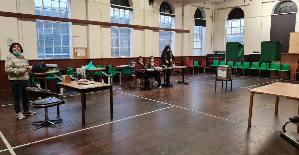 ΥΠΕΣ: Εκλογικά κέντρα σε Αθήνα, Θεσσαλονίκη, Λονδίνο, Βρυξέλλες για Βουλευτικές