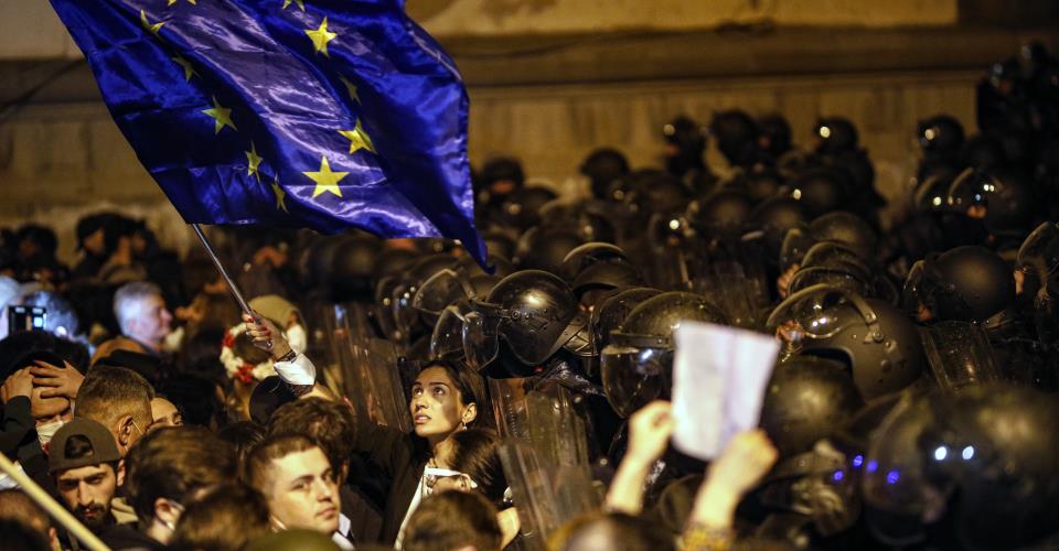 Στους δρόμους η νεολαία στη Γεωργία υπέρ της ευρωπαϊκής πορείας