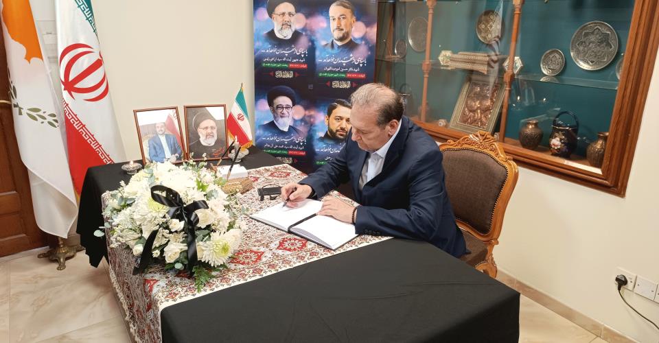Συλλυπητήρια Κυβέρνησης στην Πρεσβεία του Ιράν για τον θάνατο Προέδρου - ΥΠΕΞ