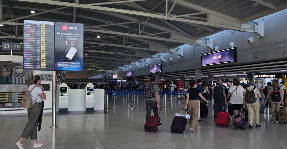 Αυστηροποίηση «χρυσής βίζας» ενόψει Σένγκεν προανήγγειλε ο Υφ. Μετανάστευσης...