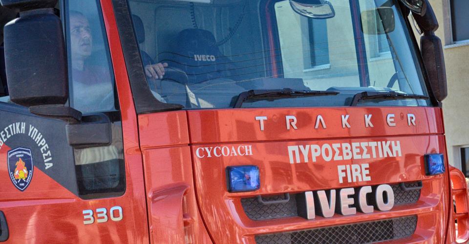 Η Πυροσβεστική απεγκλώβισε άτομο από όχημα μετά από τροχαίο στο Ποτάμι