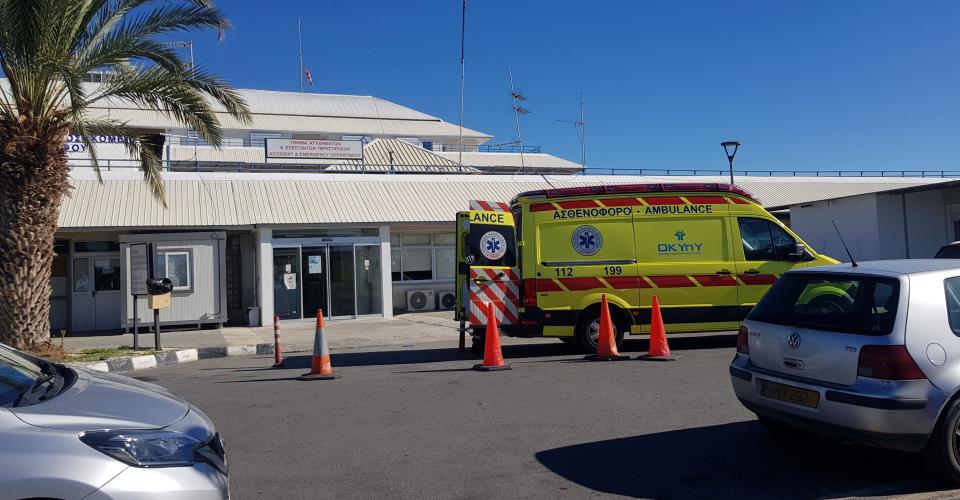 Ανατροπή σκυβαλοφόρου στην Αχέλεια, τρεις εργαζόμενοι στο νοσοκομείο