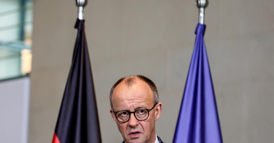 Στις Βρυξέλλες ο Μερτς, θα έχει επαφές για τα παγωμένα ρωσικά κεφάλαια