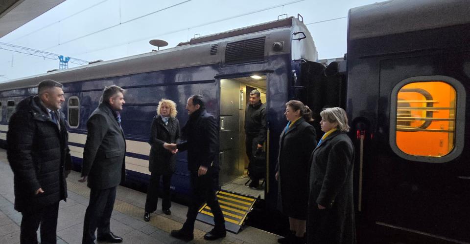 خريستوذوليذيس يصل أوكرانيا برسالة دعم أوروبية قوية