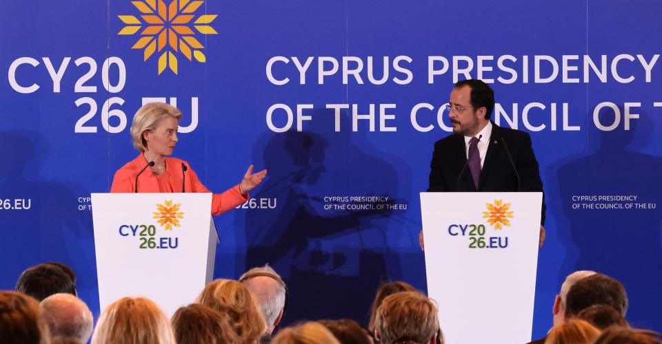 Μαζί θα πλοηγήσουμε σε ταραγμένα πολιτικά ύδατα, είπε η φον ντερ Λάιεν σε...