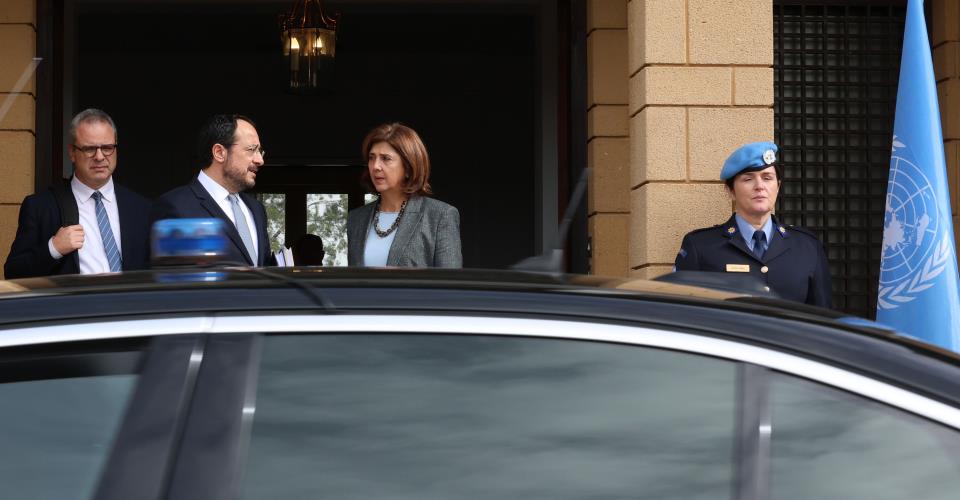 Christodoulides, Kıbrıs sorununda müzakerelerin yeniden başlamasını umduğunu...