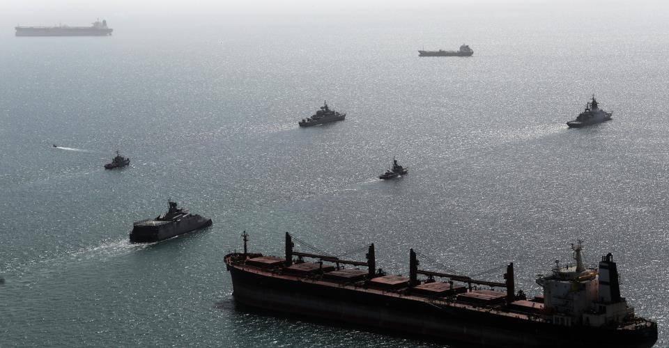 Δεξαμενόπλοιο χτυπήθηκε από άγνωστο βλήμα στην περιοχή του στενού του Ορμούζ