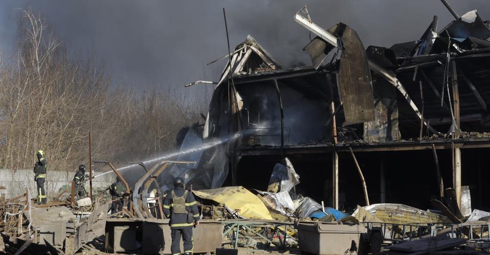 Εκρήξεις στο Κίεβο από μπαράζ ρωσικών επιθέσεων τη Δευτέρα